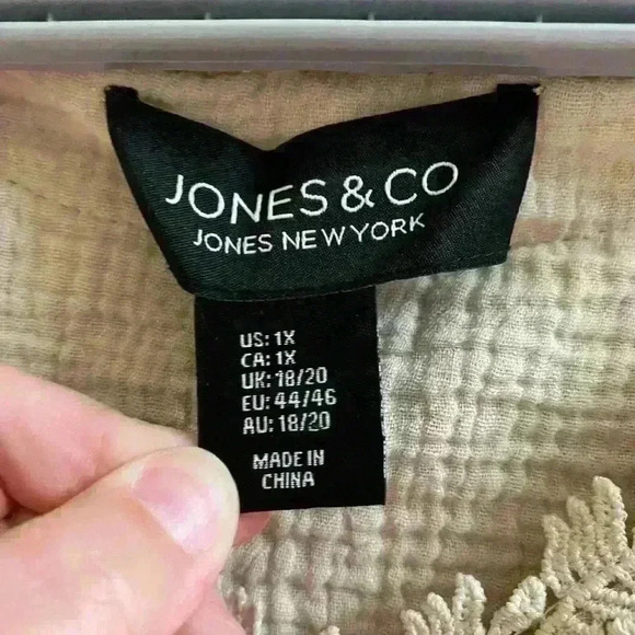 Jones & Co. Jones New York Beige Muslin Lace Top 1X Plus Size - Picture 5 of 6
